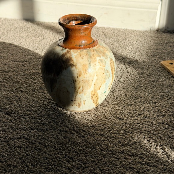 B Linda Signed Studio Pottery Bud Vase Earth Tone Glaze Stoneware Art Pottery - Picture 5 of 5